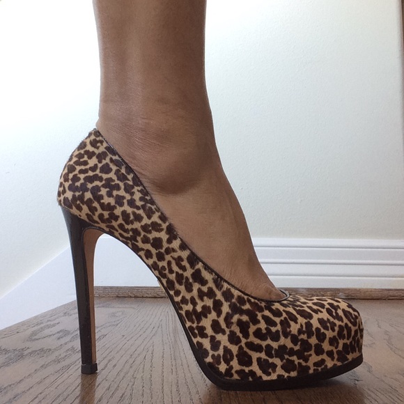 Pour La Victoire Animal Print Calf Hair Heels - Picture 4 of 9